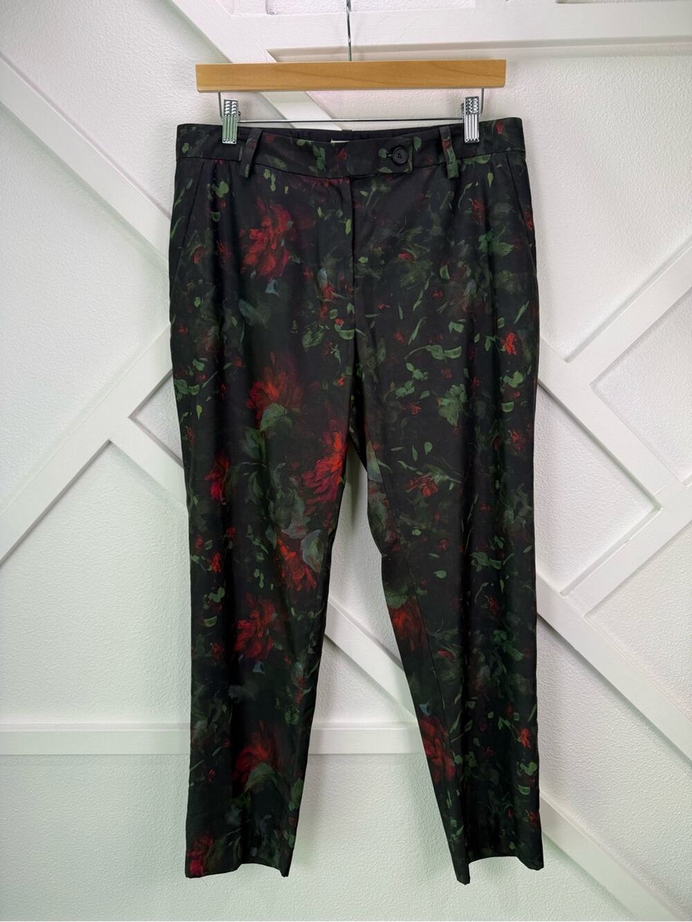 NWT 6397 Floral Cropped Trousers Women’s Size 10 Black Red Rose Print Pants USA